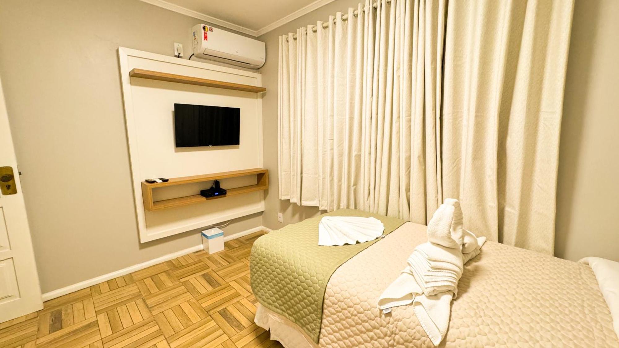 Fares Turis Hotel Uruguaiana Exteriör bild
